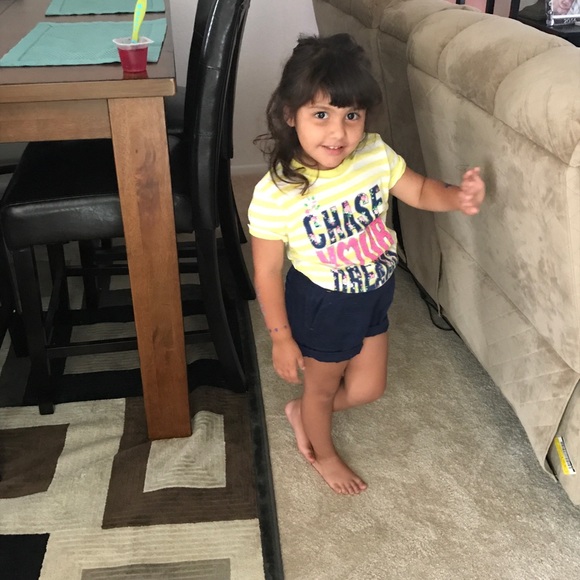 Meet your Posher, Daniela I’m a mama of two kids - Picture 2 of 3